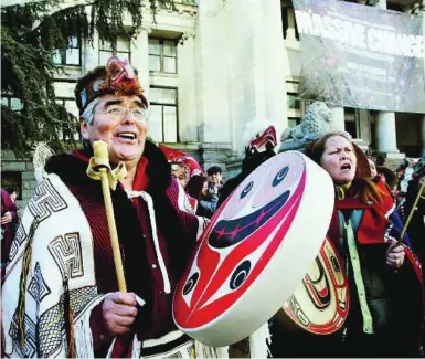  ?? CHUCK STOODY/THE CANADIAN PRESS FILE PHOTO ?? Haida artist Robert Davidson celebrates the Supreme Court of Canada decision in Vancouver in 2004. The Supreme Court ruled that government­s must consult with Indigenous people over resource developmen­t.