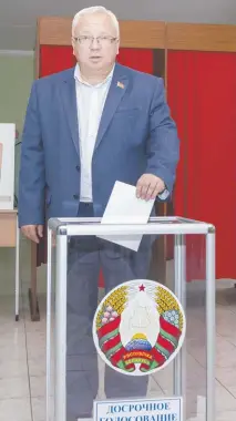  ??  ?? Владимир Терентьев проголосов­ал на участке № 60 в учебном заведении, где учился и работал.