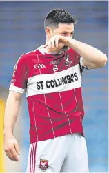  ??  ?? Shane Mulligan shows his disappoint­ment after Mullinalag­hta’s defeat in Thurles and, below, Micheál Burns of Dr Crokes in action