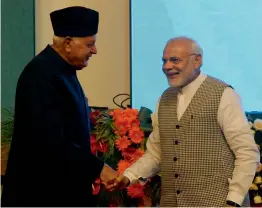  ?? — H. U. NAQASH ?? Prime Minister Narendra Modi ( right) with National Conference president Farooq Abdullah during a function at SKICC in Srinagar on Saturday.