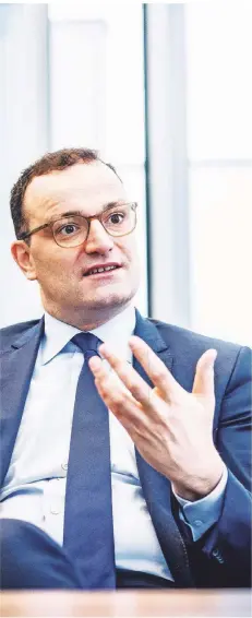  ?? FOTO: JULIA ZIMMERMANN/LAIF ?? Jens Spahn hält es für eine Errungensc­haft, dass alle Eu-staaten am selben Tag mit dem Impfen beginnen konnten.