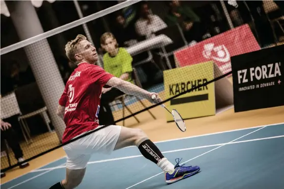  ?? Bild: ANDREAS OLSSON ?? VINNARE. Mikael Westerbäck vann sin match mot Simon Sandblom med 3-0 i set och satte därmed standarden för kvällen.