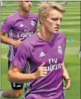  ??  ?? Odegaard también saldrá.