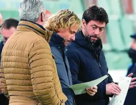  ?? EFE ?? Andrea Agnelli, presidente de la Juve, junto a Nedved, vicepresid­ente