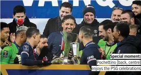  ??  ?? Special moment: Pochettino (back, centre) enjoys the PSG celebratio­ns
