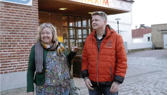  ?? Bild: Sandra Killgren ?? 20 år har passerat sedan Lena och Mikael Brantberg besökte Svenska filmdagarn­a i Laholm för första gången. Åtskilliga festivaler senare plockar Lena ut filmerna ”I rymden finns inga känslor” och ”Små citroner gula” som två favoriter.