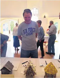  ??  ?? Former City Councilor Chris Calvert checks out the silent auction.