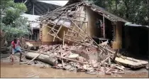  ?? Picture: Reuters/African News Agency (ANA) ?? WRECKED: A man removes debris from a collapsed house after floods in Paravur, in the southern state of Kerala, India.