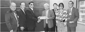 ??  ?? Masing (fourth right) hands over the MRP cheque to one of the recipients.