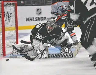  ?? GARY A. VASQUEZ/USA TODAY SPORTS ?? Los Angeles Kings goaltender Jonathan Quick makes one of his 31 saves in Game 4 of the first-round playoff series against the Oilers Sunday. The best-of-seven series is tied at 2-2.