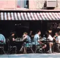  ??  ?? Favori. Le Café Orlin, à New York, lieu d’élection de Chantal Thomas.