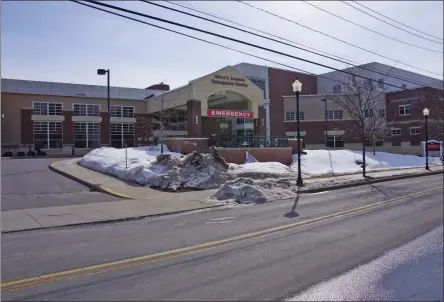  ?? FRANCINE D. GRINNELL — MEDIANEWS GROUP FILE ?? Saratoga Hospital continues to restrict entry to two locations: the main entrance on Church Street and the Alfred Z. Solomon Emergency Center on Myrtle Street, shown here.