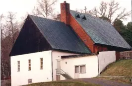  ??  ?? DAGENS: Arendal krematoriu­m ligger i dag i kjelleren under Arendal kapell på Høgedal.