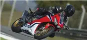  ??  ?? Verso quota 200. La nuova Fireblade vanta 192 cv a 13mila giri/minuto