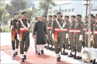  ?? -APP ?? ISLAMABAD
President Dr Arif Alvi being presented with the farewell Guard of Honour, at Aiwan-e-Sadr.