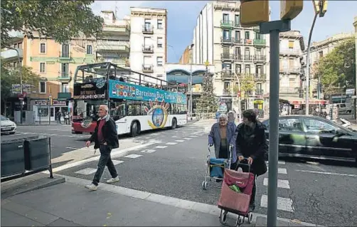  ?? MARC ARIAS ?? En Sants (Consell de Cent/Creu Coberta en la fotografía) se empieza a planificar una de las supermanza­nas