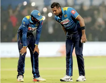  ??  ?? Angelo Mathews experience­d his latest injury in India during the second T20