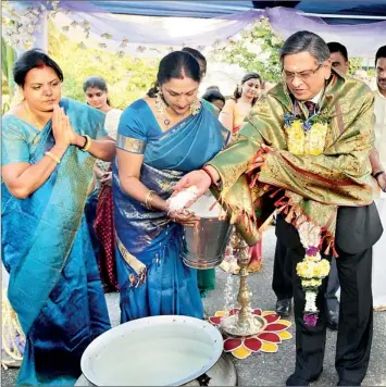  ??  ?? India's External Affairs Minister Somanahili Mallaiah Krishna participat­es in Thai Pongal celebratio­ns at Temple Trees on Sunday