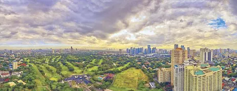  ??  ?? What a view! Shang Residences Wack Wack faces the Wack Wack Golf Course and Country Club on one side and has views of the Makati skyline on the other side.