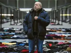  ?? Foto: Fred Dufour/AFP, dpa ?? Christian Boltanski im Jahr 2010 im Pariser Grand Palais während des Aufbaus sei‰ ner Arbeit für die dortige Monumenta.