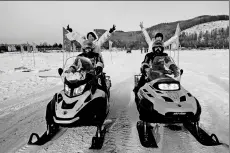  ??  ?? Riding snowmobile­s in Greater Khingan Mountains of Heilongjia­ng province is popular among young people.