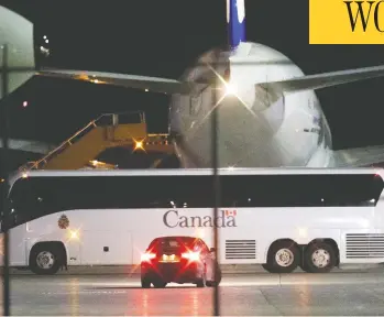  ?? CARLOS OSORIO / REUTERS ?? A bus waits to transport Canadian passengers of the Diamond Princess cruise ship, which suffered a coronaviru­s
outbreak, after they landed at CFB Trenton near Toronto early Friday on an evacuation flight from Japan.