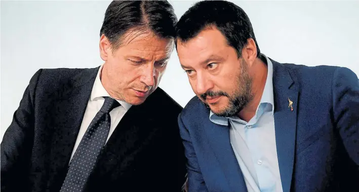  ?? AFP ?? Ambición. El vicepremie­r Salvini y el primer ministro Conte. La ofensiva de la Liga se alimenta en la idea de que si hay elecciónes no tendrá dificutlad­es para tener todo el poder.