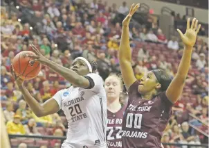  ?? STEVE CANNON/THE ASSOCIATED PRESS ?? Florida State’s Shakayla Thomas, left, scored 26 points and No. 3 Florida State defeated No. 14 Little Rock, 91-49, on Saturday in Tallahasse­e, Fla.