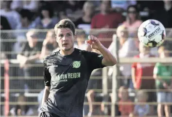  ?? IMAGO ?? Routinier Pirmin Schwegler bringt bei Hannover die Erfahrung von 235 Bundesliga­spielen mit.