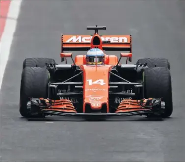  ??  ?? FUTURO. En McLaren afirman que Fernando Alonso se quedará en la Fórmula 1 la proóxima temporada.