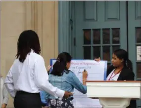  ?? SUBMITTED PHOTO ?? Chester County Intermedia­te Unit students cast votes.