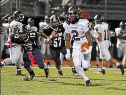  ?? BARRY TAGLIEBER - FOR DIGITAL FIRST MEDIA ?? Pottsgrove’s Rahsul Faison takes a carry around the edge Friday against Phoenixvil­le.