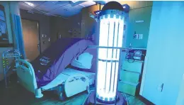  ?? RYAN BRENNECKE/THE BULLETIN/VIA THE ASSOCIATED PRESS/FILES ?? An ultraviole­t light disinfecti­on system is used to kill germs at St. Charles Medical Center in Bend, Ore. A similar machine will soon be tested at a Montreal hospital.