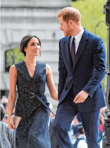  ??  ?? Im Juli 2016 haben sie sich kennengele­rnt, nicht einmal zwei Jahre später heiraten sie: die US Schauspiel­erin Meghan Markle und der britische Prinz Harry.