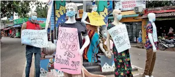  ??  ?? The widely publicised protest using mannequins. Pic by Hiran Priyankara