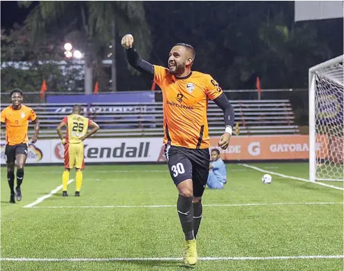  ?? FE ?? Juan David Díaz celebra el segundo gol de Cibao FC ante Atlético Vega Real en el minuto 27 del partido.