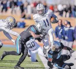  ?? ROBERTO E. ROSALES/JOURNAL FILE ?? La Cueva’s D’Andre Williams, center, helped the Bears beat Cleveland for the 6A football crown.