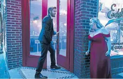  ?? [ Netflix ] ?? Oh, Märchenpri­nz? Liam Hemsworth und Rebel Wilson in „Isn’t It Romantic“.