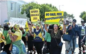  ?? Picture: EUGENE COETZEE ?? UP IN ARMS: ANCWL members protest outside the high court