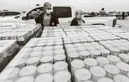  ?? William Luther / Staff photograph­er ?? Volunteers help at a recent San Antonio Food Bank distributi­on. Increasing the federal food benefit that goes directly to those in need would more efficientl­y ease hunger while lightening the load on stressed food banks.