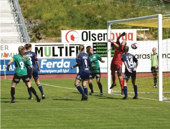  ?? ARKIVFOTO ?? FEM MÅL: Amazon vant hele 5-1 over Nanset i helgen, noe som er årets største seier for Amazons del. Dette bildet er fra da lagene møttes på Levermyr i slutten av mai.