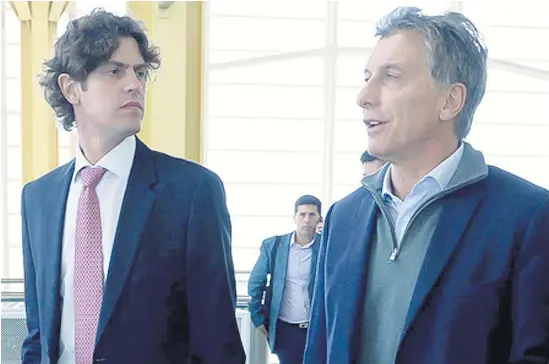  ??  ?? El senador Lousteau y el expresiden­te Macri integran alas rivales de la coalición opositora.