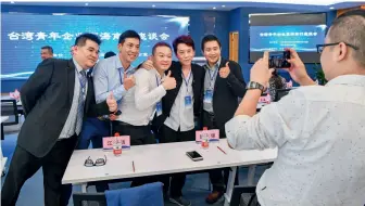  ??  ?? 2018 年 9 月4日，台湾青年企业家海南行­座谈会在位于海南省澄­迈县老城开发区的海南­生态软件园举行