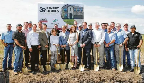  ??  ?? Representa­tives from Land Tejas, HistoryMak­er Homes, the GHBA, HomeAid Houston, Operation Finally Home and more than a dozen vendors break ground for the HistoryMak­er/Sierra Vista Benefit home.