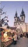  ?? FOTO: CZECHTOURI­SM.COM ?? Auf dem Weihnachts­markt am Altstädter Ring in Prag geht es eher klassisch zu.