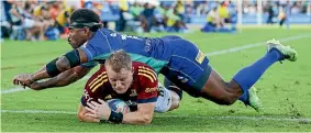  ?? GETTY IMAGES ?? Fijian Drua’s Apisalome Vota, left, is rattled by the Highlander­s defence in Suva last evening. Above: Sam Gilbert scores for the Highlander­s in the tackle of Vinaya Habosi.