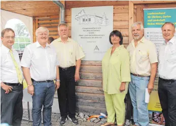  ?? FOTO: WINFRIED RIMMELE ?? Das CCOG in Neuhausen ob Eck wurde von Hans Weber, Bürgermeis­ter Hans- Jürgen Osswald, Rolf Heinzelman­n, Sigrid Erhardt, Alfred Schaz und Winfried Schwarz (von links) feierlich eröffnet.