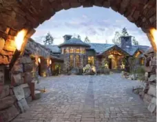  ?? GIBEON PHOTOGRAPH­Y PHOTOS ?? The round, stone entrance creates a perfect frame for the lodge.