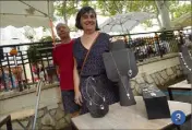  ?? (Photos S. Ch.) ?? Sur le Cours Gambetta, une trentaine d’artisans potiers et de céramique ont présenté le fruit de leur travail, utilitaire ou décoratif, soutenus par l’associatio­n Terres de Provence.