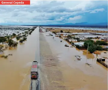  ??  ?? Cubierta. Las vialidades, así como cinco comunidade­s, en General Cepeda quedaron debajo del agua.